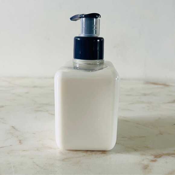 L'OCCITANE Shea Butter Hands & Body Extra-Gentle Lotion - 10.1 fl. oz. - Picture 2 of 4